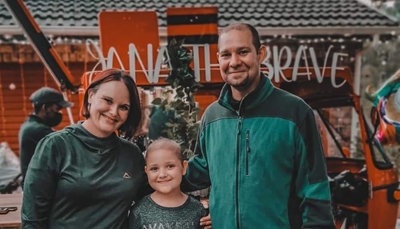 Oewerstraat vol liggies en liefde vir Jana