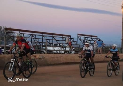 Bergfietswedren môreaand op Oudtshoorn