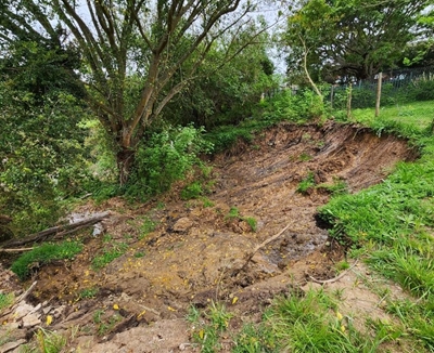 Sewage flows into Kat River
