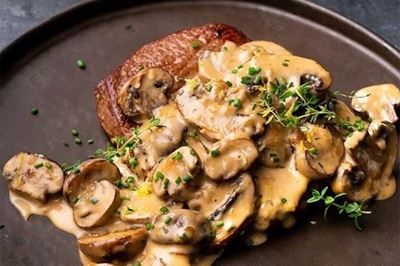 Recipe: Garlic butter steak with mushroom sauce