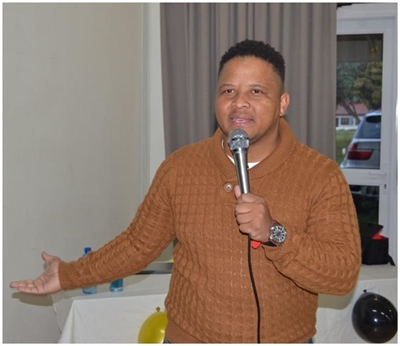 Moses Williams maak buiging op silwerdoek
