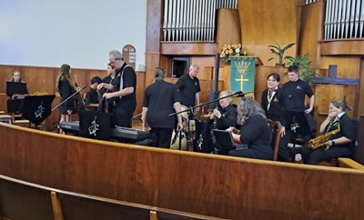 Pops band gets feet tapping