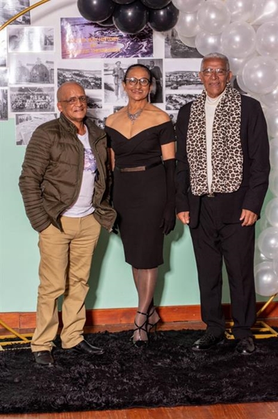 Theunissen stel sy 3de boek bekend