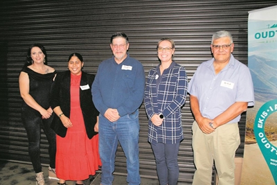 Oudtshoorn-besigheidskamer betrokke en relevant