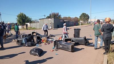 Rheenendal residents blocks main road over water crisis