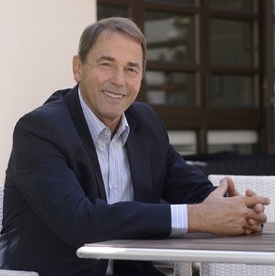 Investment guru to drop in for lunch