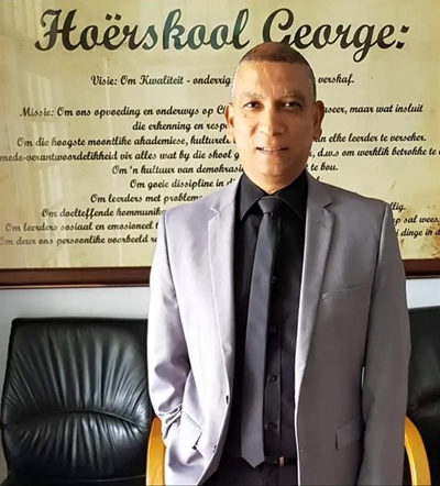 Van Rooyen tree af na 37 jaar