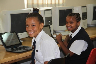 60 skootrekenaars vir skole