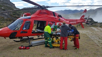 Twee ernstig beseer in Swartberge