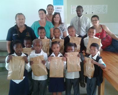 70 paar skoene vir behoeftige kinders