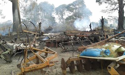 Vlamme saai verwoesting op Die Bof