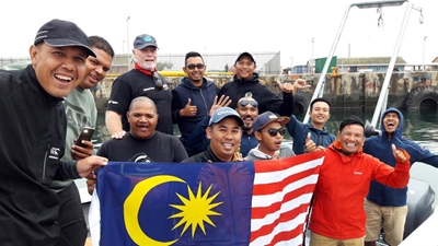 Malaysians enjoy shark diving