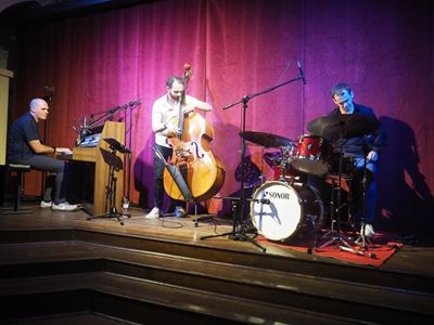 Triou opens the door to the magic of live jazz