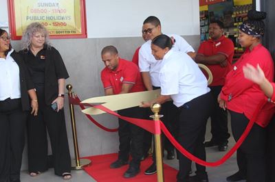 Usave open sy deure in Melkhoutfontein