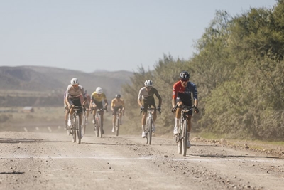Garden Route Giro lead changes hands, as Cronje Beukes and Lisa Bone win Stage 2  