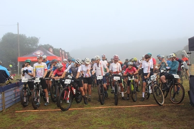 Windpomp Sjerrie-bergfietsuitdaging lok groot belangstelling