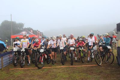 Windpomp Sjerrie-bergfietsuitdaging lok groot belangstelling