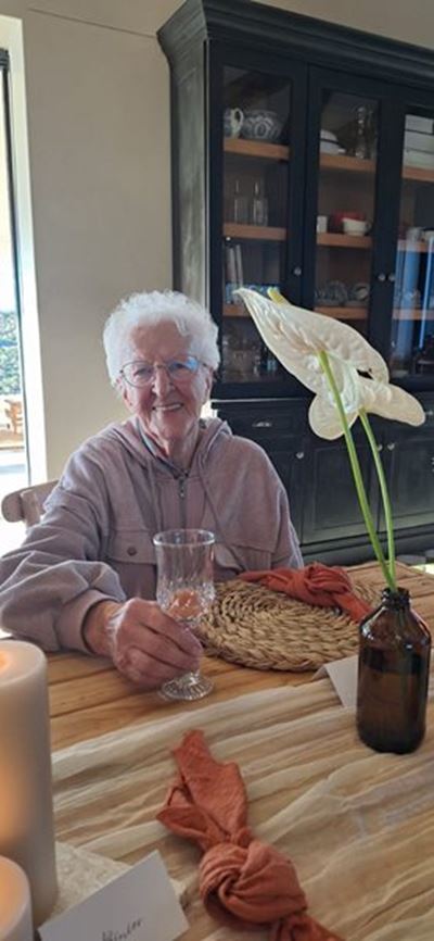 Hettie vier 89ste verjaardag saam met familie
