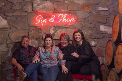 Gemeenskap geniet ‘Sip & Shop’-geleentheid