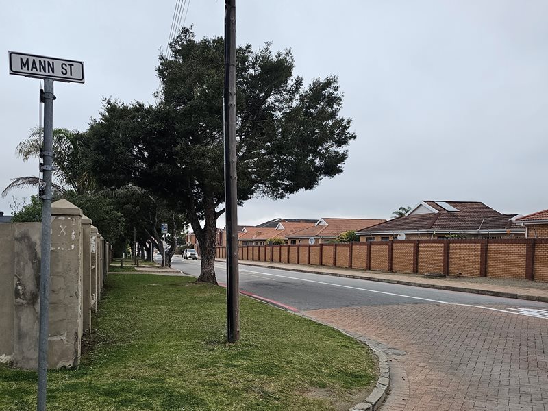 Couple injured during break-in and robbery in Mann Street