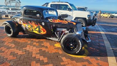 ‘Petrolkoppe’ verkeer Sondae gesellig by Mosselbaai se Punt