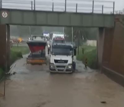 DA eis dringende verkeersoptrede ná noodlottige vragmotorbotsing