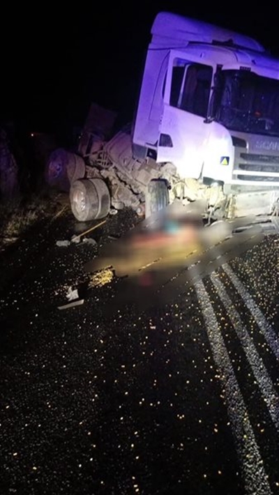 Robinson Pass closed due to overturned truck