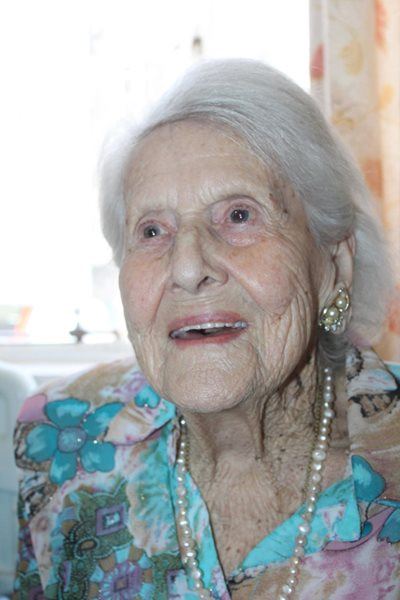 Tannie Naomi is vandag 102 jaar jonk