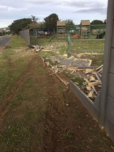 Bakkie crashes into Hartenbos wall, investigation opened