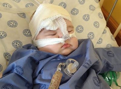 Vyf maande oue Zalia veg vir haar lewe in George-hospitaal