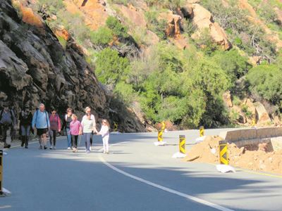 Meer mense verken Meiringspoort te voet