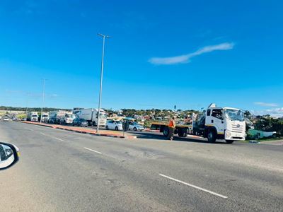 Vehicle stoning disrupts traffic on N2 near Qolweni