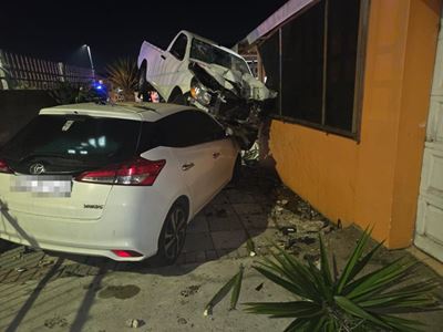 Man arrested after bakkie crashes through wall in Pacaltsdorp