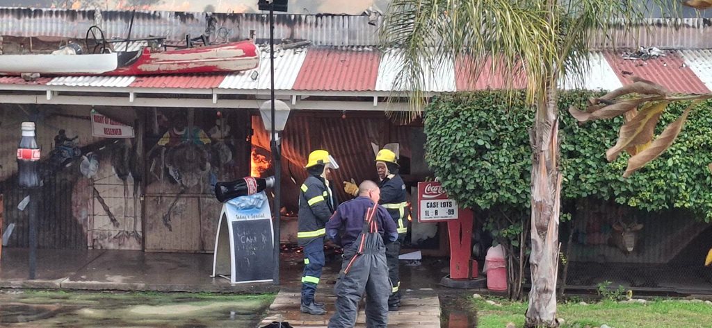 Smithswinkel brand af in Oudtshoorn