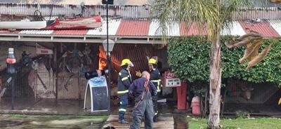 Brand by Smitswinkel: Brand begin glo in kombuis