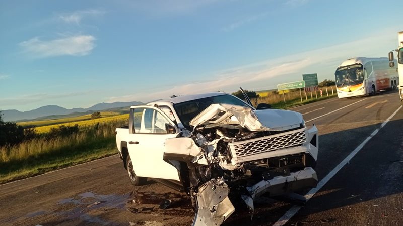 Drie voertuie in botsing by Stilbaai-afdraai