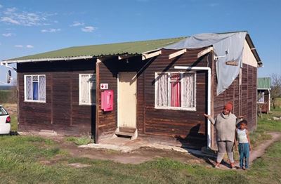STRAPLINE:SANPARKS’ RESPONSE STILL PENDINGMain headline:Families endure winter under damaged roofs