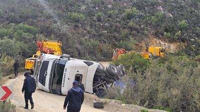 Swartbergpas: Herwinningswerk duur voort, pad steeds gesluit 