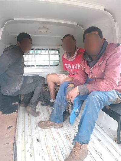 Beweerde kabeldiewe op heterdaad betrap