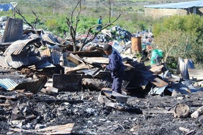 Tien informele wonings in Melkhoutfontein deur brand verwoes