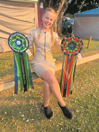Lea en Cinders maak skoonskip by skou