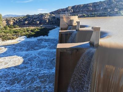 Rare sight as Beervlei Dam continues to overflow