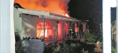 Gemeenskap steun Oudtshoorn-ma en seun ná verwoestende huisbrand
