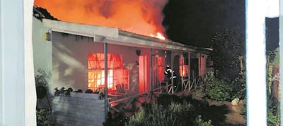 Gemeenskap steun Oudtshoorn-ma en seun ná verwoestende huisbrand