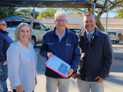 Alan Winde ontvang petisie om Kango Grotte-pad dringend te heropen