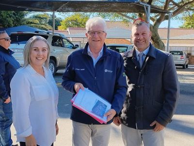 Alan Winde ontvang petisie om Kango Grotte-pad dringend te heropen