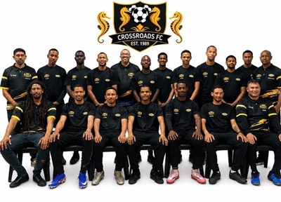 KMS skenk T-hemde aan Crossroads FC