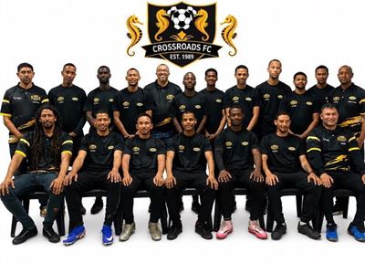 KMS skenk T-hemde aan Crossroads FC