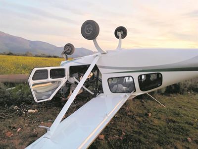 Ligte vliegtuig doen noodlanding