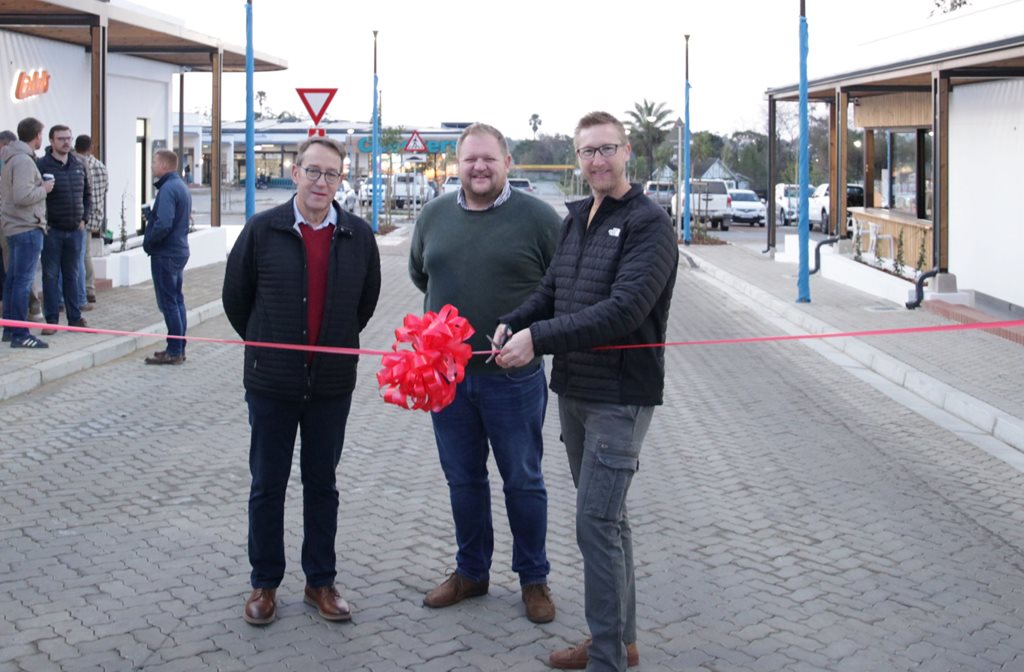 Official opening of Montagu Village - Blanco
